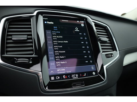 Volvo XC90 2.0 T8 Recharge AWD Plus Dark | Pano | Luchtvering | Elek. Trekhaak | Memory | 360cam | Stoel- Stuurverw. | Harman Kardon