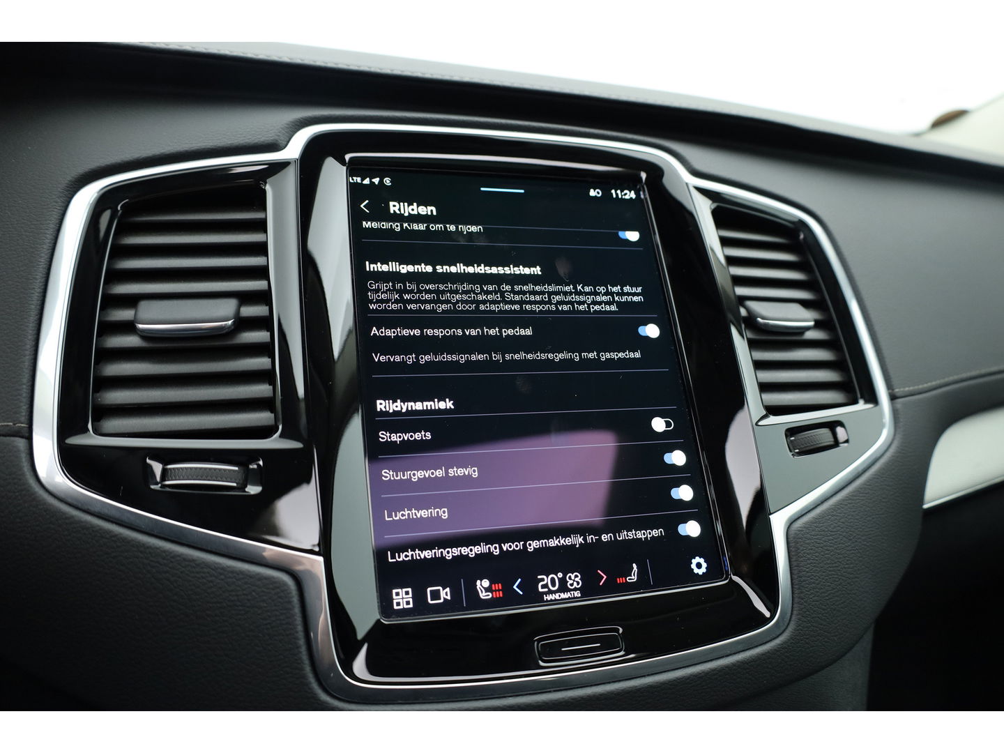 Volvo XC90 2.0 T8 Recharge AWD Plus Dark | Pano | Luchtvering | Elek. Trekhaak | Memory | 360cam | Stoel- Stuurverw. | Harman Kardon