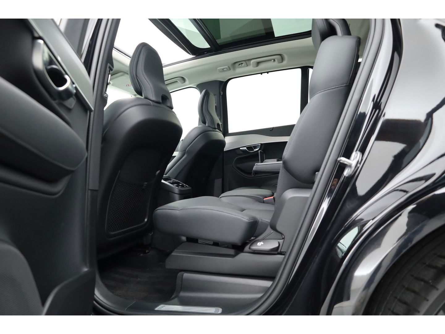 Volvo XC90 2.0 T8 Recharge AWD Plus Dark | Pano | Luchtvering | Elek. Trekhaak | Memory | 360cam | Stoel- Stuurverw. | Harman Kardon