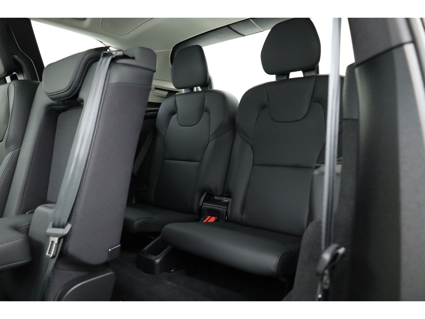 Volvo XC90 2.0 T8 Recharge AWD Plus Dark | Pano | Luchtvering | Elek. Trekhaak | Memory | 360cam | Stoel- Stuurverw. | Harman Kardon