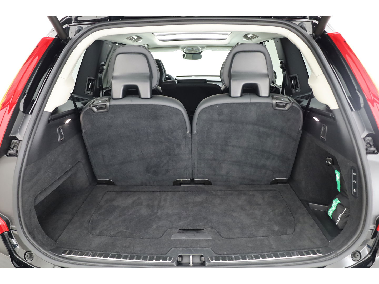 Volvo XC90 2.0 T8 Recharge AWD Plus Dark | Pano | Luchtvering | Elek. Trekhaak | Memory | 360cam | Stoel- Stuurverw. | Harman Kardon