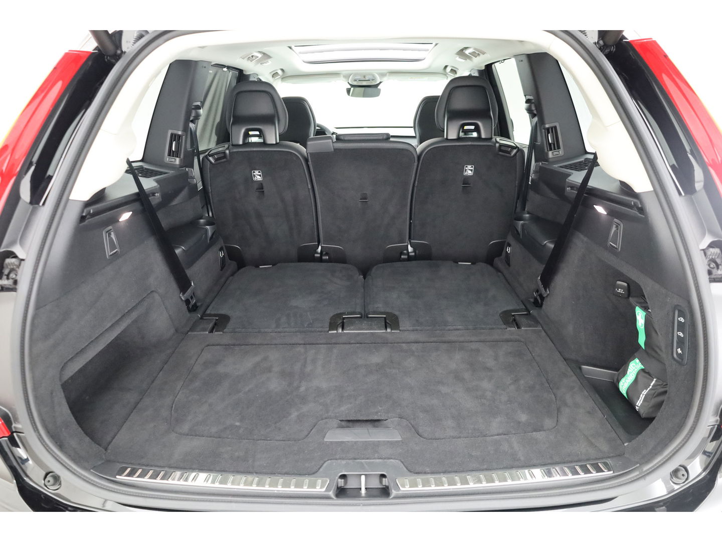 Volvo XC90 2.0 T8 Recharge AWD Plus Dark | Pano | Luchtvering | Elek. Trekhaak | Memory | 360cam | Stoel- Stuurverw. | Harman Kardon