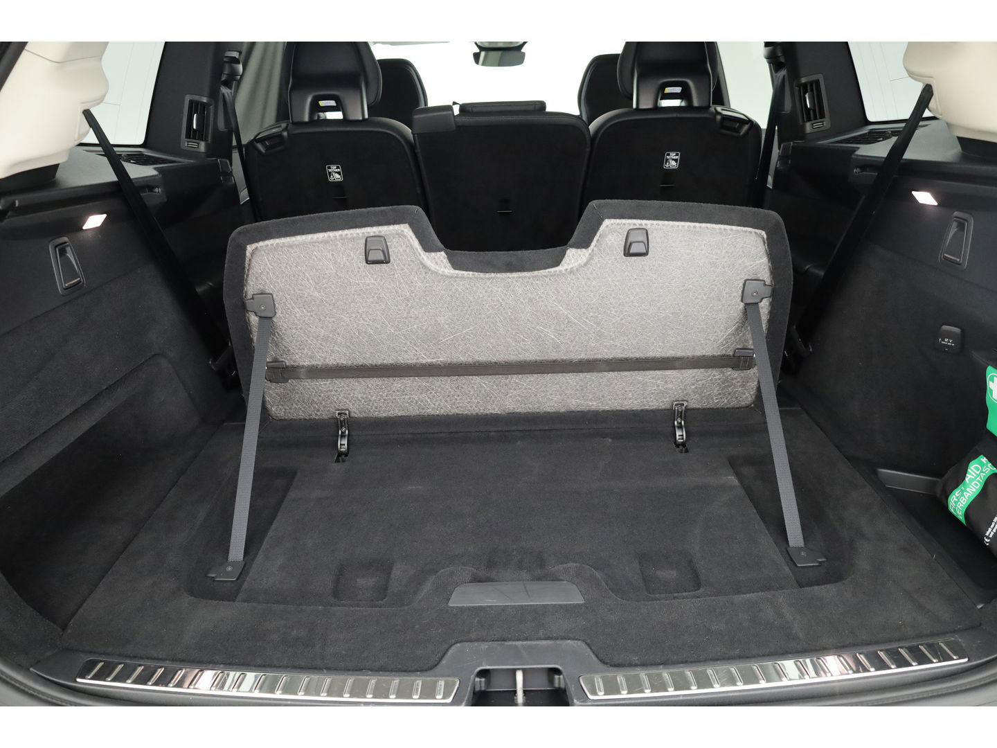 Volvo XC90 2.0 T8 Recharge AWD Plus Dark | Pano | Luchtvering | Elek. Trekhaak | Memory | 360cam | Stoel- Stuurverw. | Harman Kardon