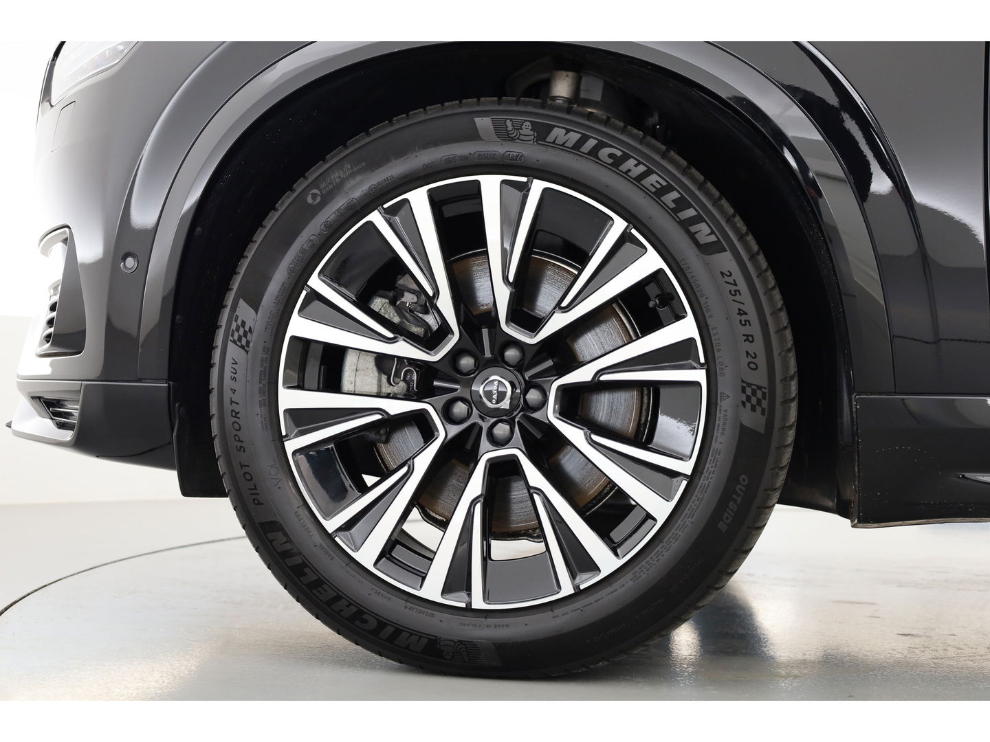 Volvo XC90 2.0 T8 Recharge AWD Plus Dark | Pano | Luchtvering | Elek. Trekhaak | Memory | 360cam | Stoel- Stuurverw. | Harman Kardon