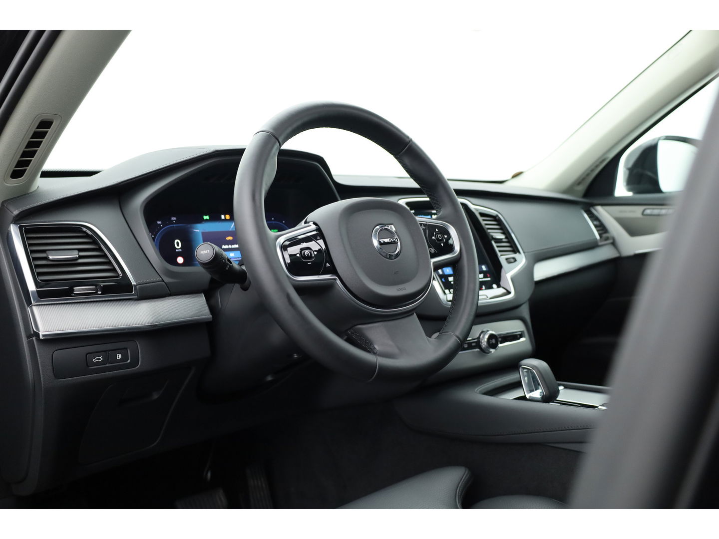 Volvo XC90 2.0 T8 Recharge AWD Plus Dark | Pano | Luchtvering | Elek. Trekhaak | Memory | 360cam | Stoel- Stuurverw. | Harman Kardon