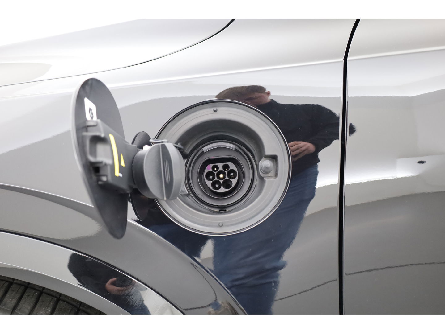 Volvo XC90 2.0 T8 Recharge AWD Plus Dark | Pano | Luchtvering | Elek. Trekhaak | Memory | 360cam | Stoel- Stuurverw. | Harman Kardon