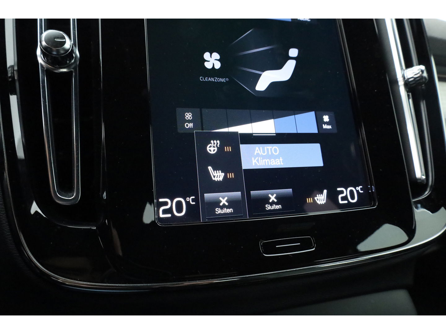 Volvo XC40 1.5 T4 Plug-in hybrid Plus Bright | stoel & stuur verwarming | H&K audio | Elek stoelen & Memory |