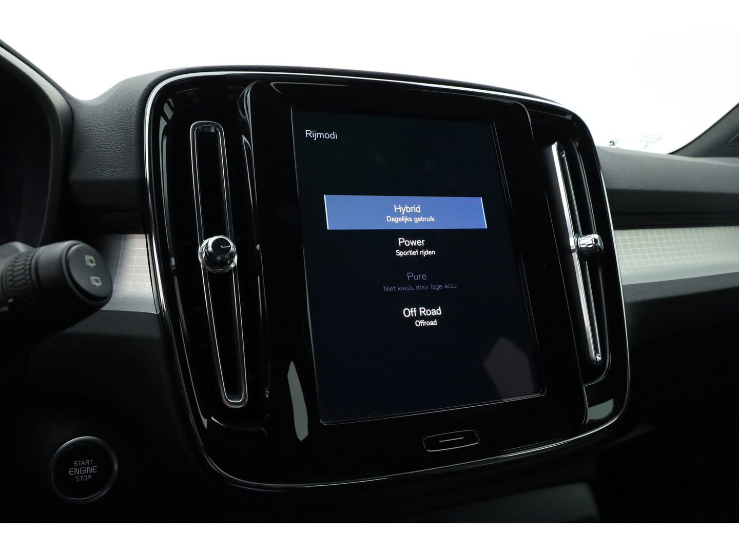 Volvo XC40 1.5 T4 Plug-in hybrid Plus Bright | stoel & stuur verwarming | H&K audio | Elek stoelen & Memory |