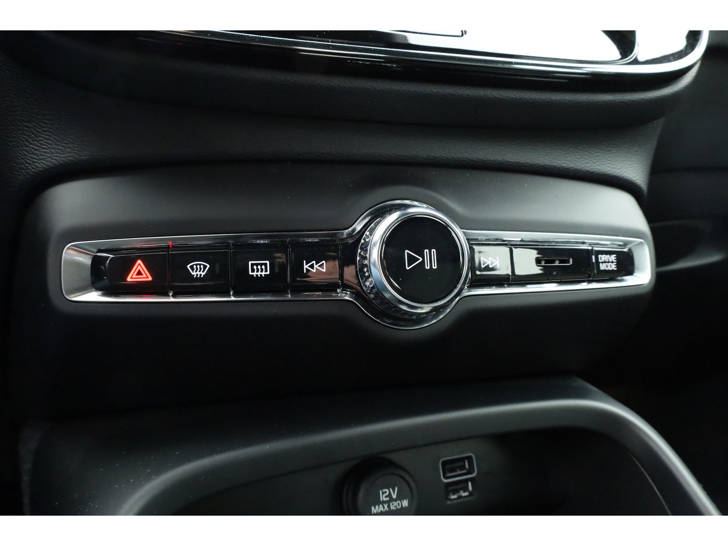 Volvo XC40 1.5 T4 Plug-in hybrid Plus Bright | stoel & stuur verwarming | H&K audio | Elek stoelen & Memory |