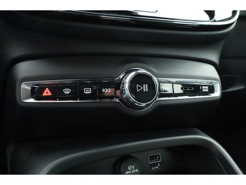 Volvo XC40 1.5 T4 Plug-in hybrid Plus Bright | stoel & stuur verwarming | H&K audio | Elek stoelen & Memory |