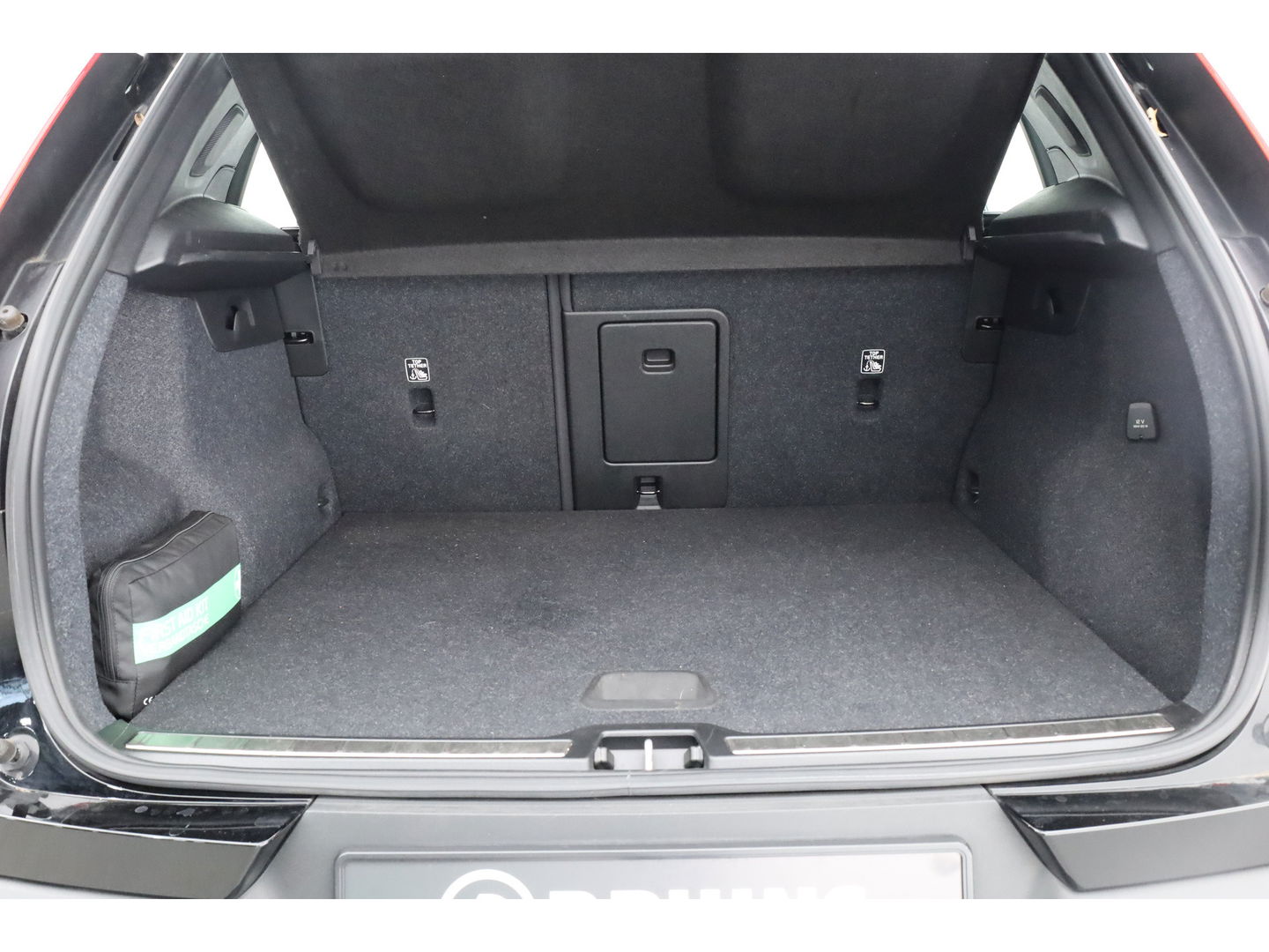 Volvo XC40 1.5 T4 Plug-in hybrid Plus Bright | stoel & stuur verwarming | H&K audio | Elek stoelen & Memory |