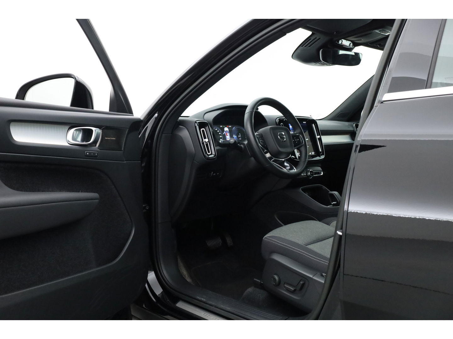 Volvo XC40 1.5 T4 Plug-in hybrid Plus Bright | stoel & stuur verwarming | H&K audio | Elek stoelen & Memory |