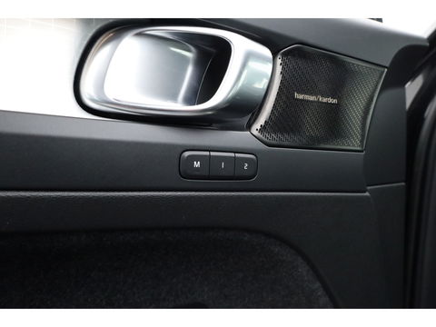 Volvo XC40 1.5 T4 Plug-in hybrid Plus Bright | stoel & stuur verwarming | H&K audio | Elek stoelen & Memory |
