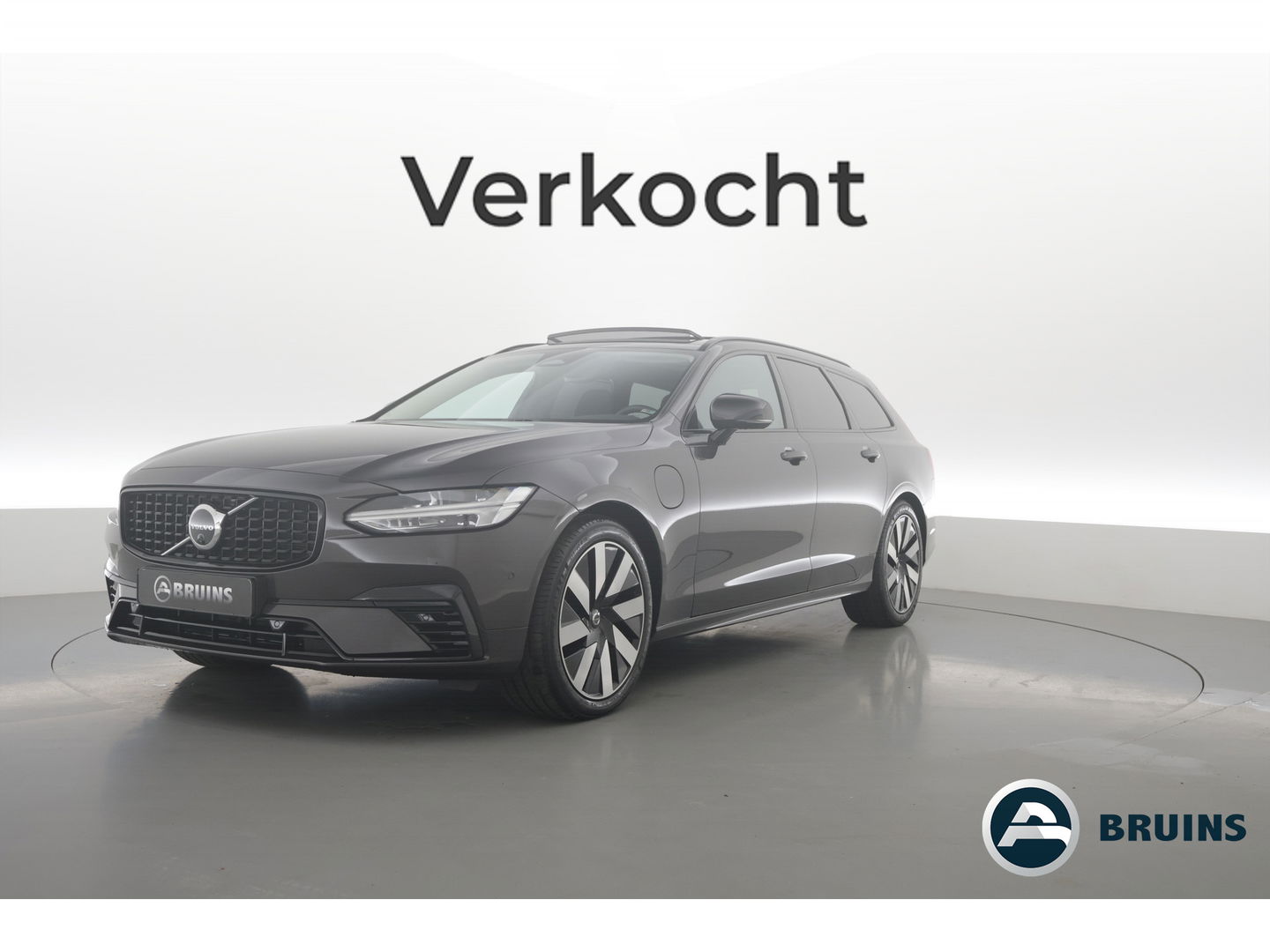 Volvo V90 2.0 T6 Plug-in hybrid AWD Ultra Dark | Pano-dak | Head-up | 360 camera | Elek. stoelen | H&K Audio |