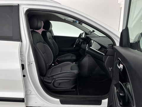 Kia e-Niro DynamicLine 64 kWh [ 3-Fase ] {SOH-100%} (INCL-BTW) Aut.*HEATPUMP | LEATHER-FABRIC | NAVI-FULLMAP | DAB+ | ADAPTIVE-CRUISE | CAMERA | HEATED-COMFORTSEATS | KEYLESS | DIGI-COCKPIT | SHIFTPADDLES | CARPLAY | LANE-ASSIST | 17"ALU*