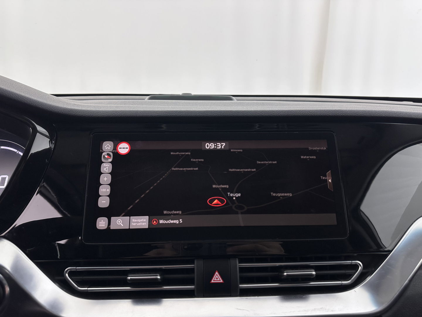 Kia e-Niro DynamicLine 64 kWh [ 3-Fase ] {SOH-100%} (INCL-BTW) Aut.*HEATPUMP | LEATHER-FABRIC | NAVI-FULLMAP | DAB+ | ADAPTIVE-CRUISE | CAMERA | HEATED-COMFORTSEATS | KEYLESS | DIGI-COCKPIT | SHIFTPADDLES | CARPLAY | LANE-ASSIST | 17"ALU*