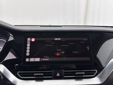 Kia e-Niro DynamicLine 64 kWh [ 3-Fase ] {SOH-100%} (INCL-BTW) Aut.*HEATPUMP | LEATHER-FABRIC | NAVI-FULLMAP | DAB+ | ADAPTIVE-CRUISE | CAMERA | HEATED-COMFORTSEATS | KEYLESS | DIGI-COCKPIT | SHIFTPADDLES | CARPLAY | LANE-ASSIST | 17"ALU*