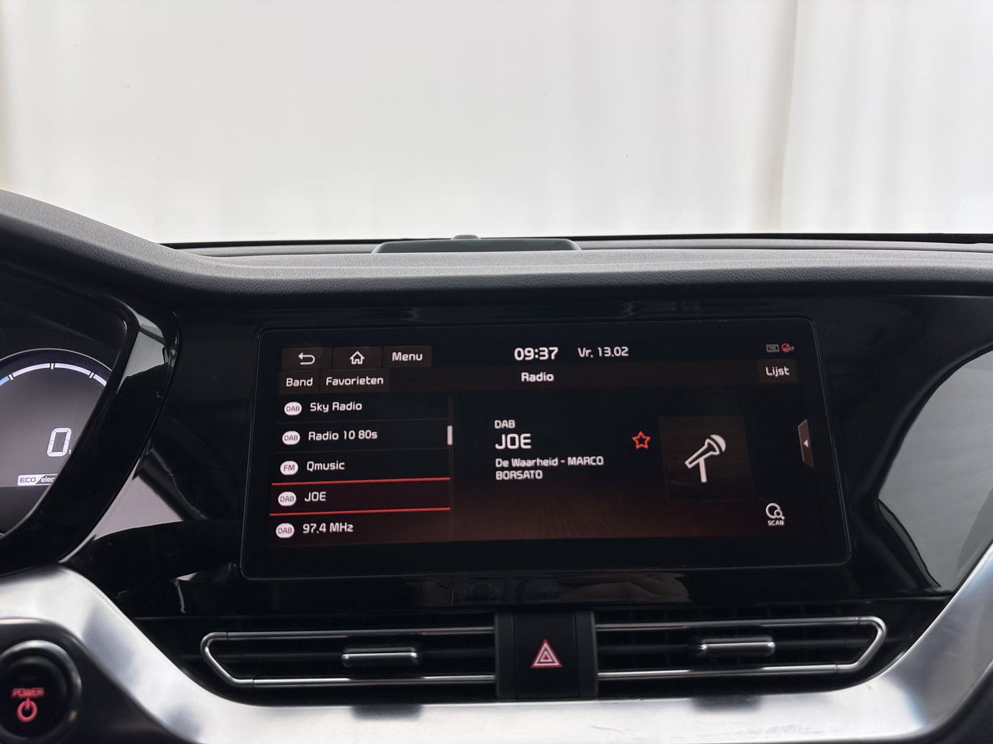 Kia e-Niro DynamicLine 64 kWh [ 3-Fase ] {SOH-100%} (INCL-BTW) Aut.*HEATPUMP | LEATHER-FABRIC | NAVI-FULLMAP | DAB+ | ADAPTIVE-CRUISE | CAMERA | HEATED-COMFORTSEATS | KEYLESS | DIGI-COCKPIT | SHIFTPADDLES | CARPLAY | LANE-ASSIST | 17"ALU*