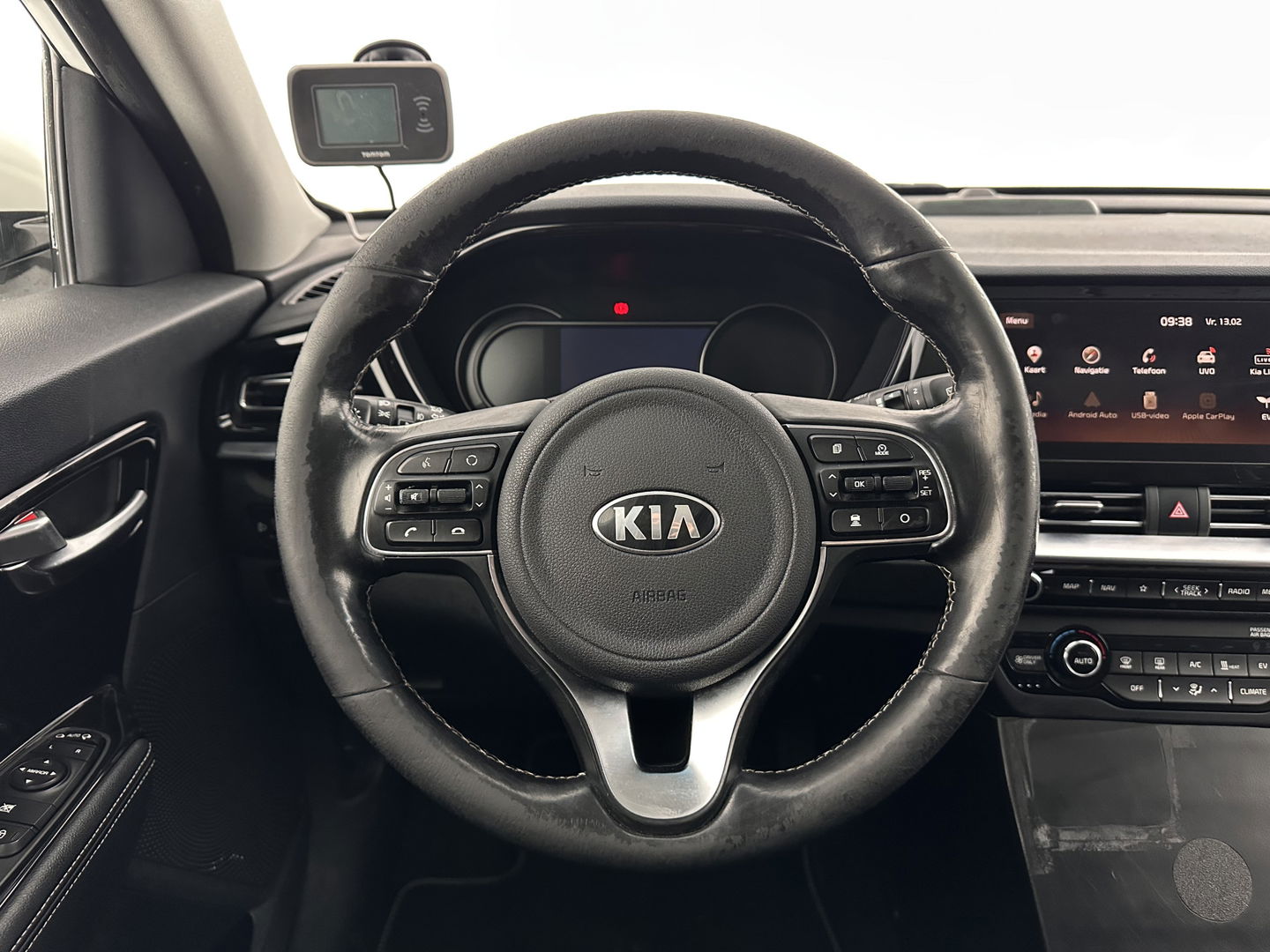 Kia e-Niro DynamicLine 64 kWh [ 3-Fase ] {SOH-100%} (INCL-BTW) Aut.*HEATPUMP | LEATHER-FABRIC | NAVI-FULLMAP | DAB+ | ADAPTIVE-CRUISE | CAMERA | HEATED-COMFORTSEATS | KEYLESS | DIGI-COCKPIT | SHIFTPADDLES | CARPLAY | LANE-ASSIST | 17"ALU*
