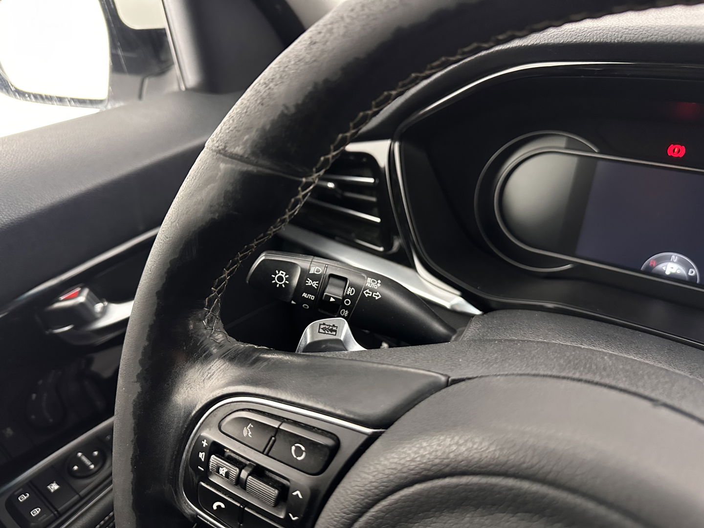 Kia e-Niro DynamicLine 64 kWh [ 3-Fase ] {SOH-100%} (INCL-BTW) Aut.*HEATPUMP | LEATHER-FABRIC | NAVI-FULLMAP | DAB+ | ADAPTIVE-CRUISE | CAMERA | HEATED-COMFORTSEATS | KEYLESS | DIGI-COCKPIT | SHIFTPADDLES | CARPLAY | LANE-ASSIST | 17"ALU*