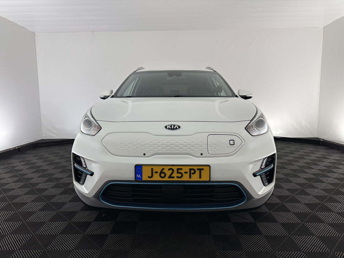 Kia e-Niro DynamicLine 64 kWh [ 3-Fase ] {SOH-100%} (INCL-BTW) Aut.*HEATPUMP | LEATHER-FABRIC | NAVI-FULLMAP | DAB+ | ADAPTIVE-CRUISE | CAMERA | HEATED-COMFORTSEATS | KEYLESS | DIGI-COCKPIT | SHIFTPADDLES | CARPLAY | LANE-ASSIST | 17"ALU*