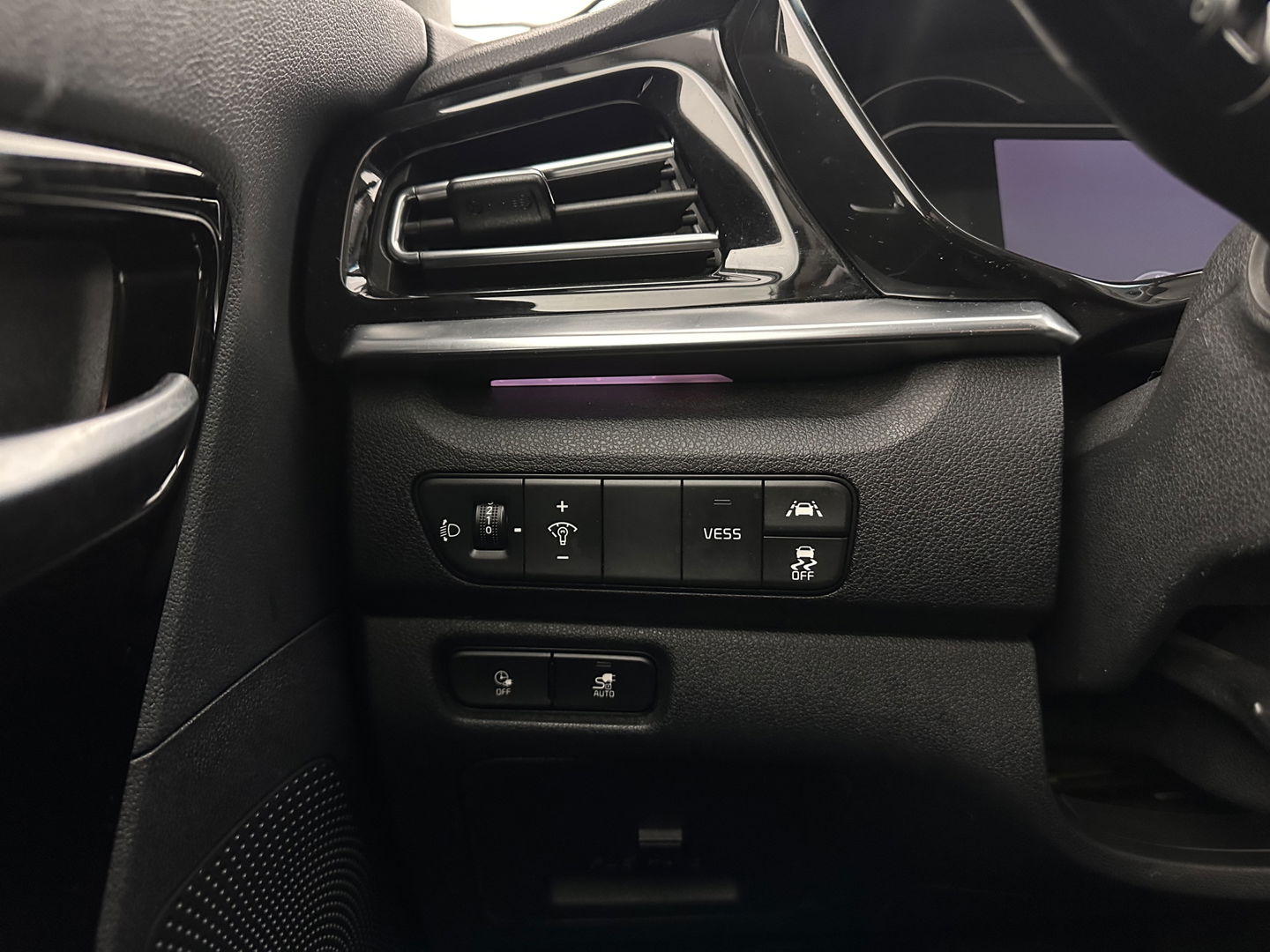 Kia e-Niro DynamicLine 64 kWh [ 3-Fase ] {SOH-100%} (INCL-BTW) Aut.*HEATPUMP | LEATHER-FABRIC | NAVI-FULLMAP | DAB+ | ADAPTIVE-CRUISE | CAMERA | HEATED-COMFORTSEATS | KEYLESS | DIGI-COCKPIT | SHIFTPADDLES | CARPLAY | LANE-ASSIST | 17"ALU*