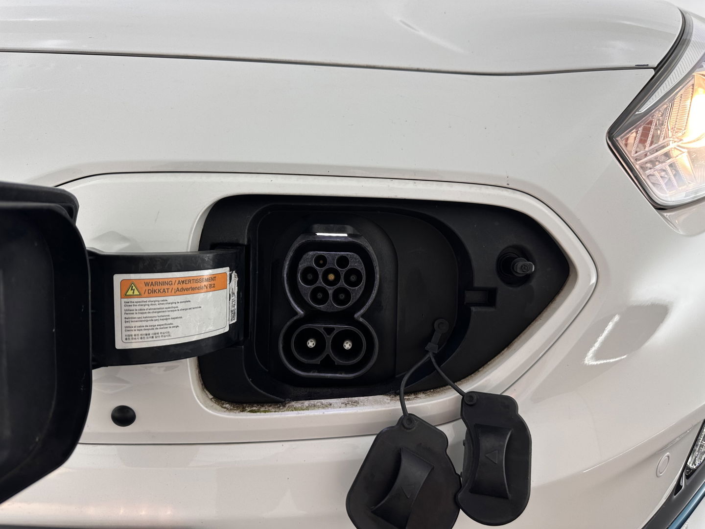 Kia e-Niro DynamicLine 64 kWh [ 3-Fase ] {SOH-100%} (INCL-BTW) Aut.*HEATPUMP | LEATHER-FABRIC | NAVI-FULLMAP | DAB+ | ADAPTIVE-CRUISE | CAMERA | HEATED-COMFORTSEATS | KEYLESS | DIGI-COCKPIT | SHIFTPADDLES | CARPLAY | LANE-ASSIST | 17"ALU*