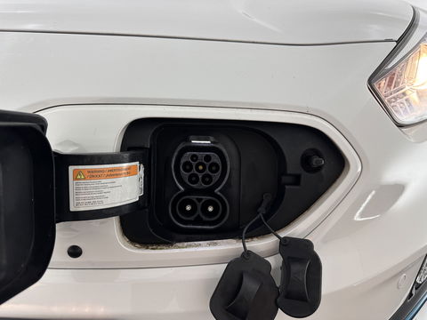 Kia e-Niro DynamicLine 64 kWh [ 3-Fase ] {SOH-100%} (INCL-BTW) Aut.*HEATPUMP | LEATHER-FABRIC | NAVI-FULLMAP | DAB+ | ADAPTIVE-CRUISE | CAMERA | HEATED-COMFORTSEATS | KEYLESS | DIGI-COCKPIT | SHIFTPADDLES | CARPLAY | LANE-ASSIST | 17"ALU*