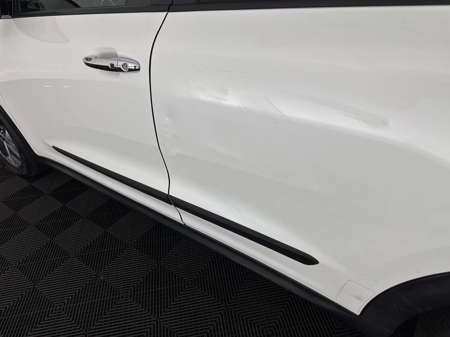 Kia e-Niro DynamicLine 64 kWh [ 3-Fase ] {SOH-100%} (INCL-BTW) Aut.*HEATPUMP | LEATHER-FABRIC | NAVI-FULLMAP | DAB+ | ADAPTIVE-CRUISE | CAMERA | HEATED-COMFORTSEATS | KEYLESS | DIGI-COCKPIT | SHIFTPADDLES | CARPLAY | LANE-ASSIST | 17"ALU*