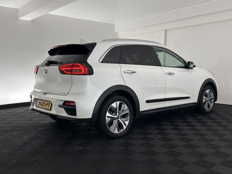 Kia e-Niro DynamicLine 64 kWh [ 3-Fase ] {SOH-100%} (INCL-BTW) Aut.*HEATPUMP | LEATHER-FABRIC | NAVI-FULLMAP | DAB+ | ADAPTIVE-CRUISE | CAMERA | HEATED-COMFORTSEATS | KEYLESS | DIGI-COCKPIT | SHIFTPADDLES | CARPLAY | LANE-ASSIST | 17"ALU*