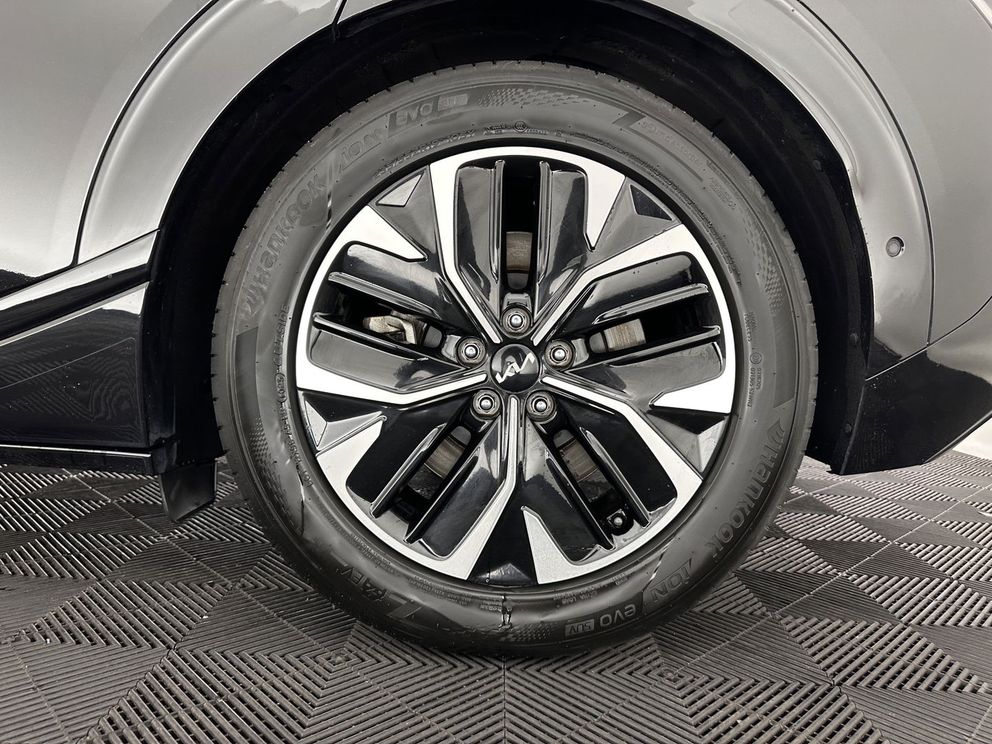 Kia Ev6 GT-Line 77.4 kWh (3-Fase-11kW) {SOH-96%} (INCL-BTW) Aut. *HEATPUMP | PANO | HEAD-UP | LEATHER-ALCANTARA | ADAPTIVE-CRUISE | DIGI-COCKPIT | MERIDIAN-AUDIO | MEMORYPACK | FULL-LED | KEYLESS | TOPVIEW | DAB | BLINDSPOT | NAVI-FULLMAP |