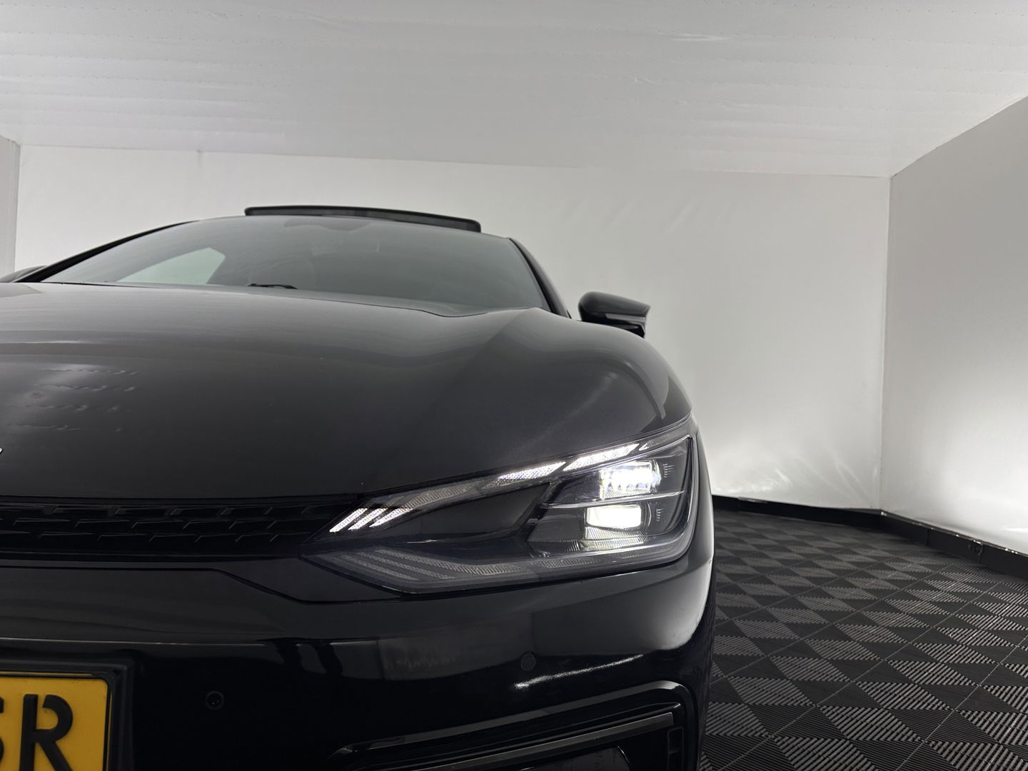 Kia Ev6 GT-Line 77.4 kWh (3-Fase-11kW) {SOH-96%} (INCL-BTW) Aut. *HEATPUMP | PANO | HEAD-UP | LEATHER-ALCANTARA | ADAPTIVE-CRUISE | DIGI-COCKPIT | MERIDIAN-AUDIO | MEMORYPACK | FULL-LED | KEYLESS | TOPVIEW | DAB | BLINDSPOT | NAVI-FULLMAP |