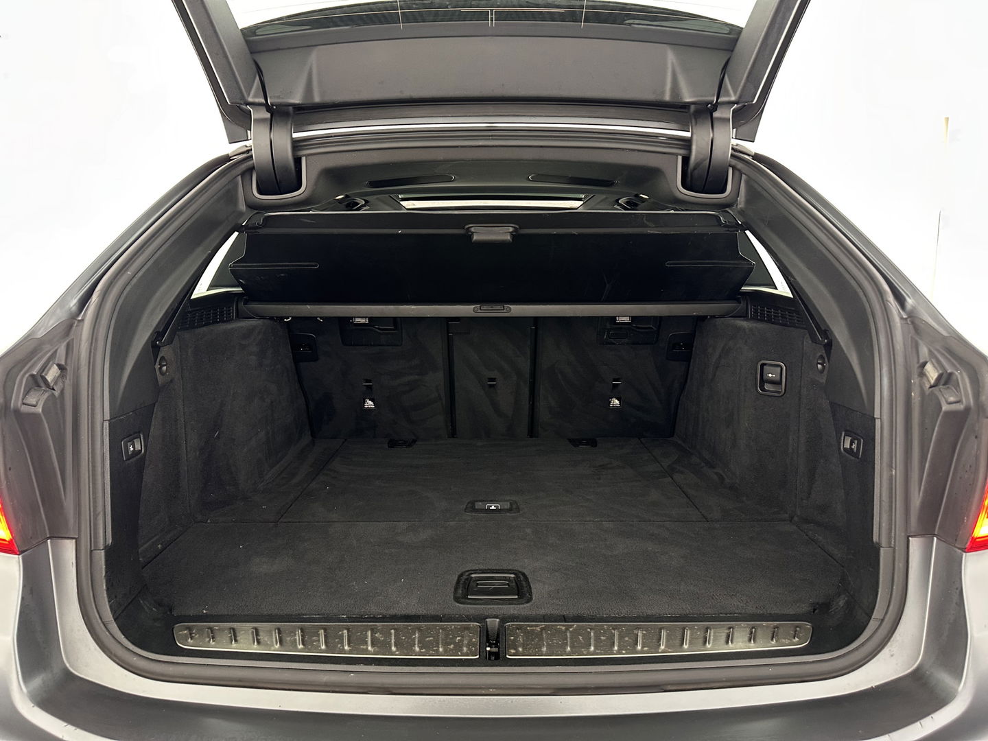 BMW 5 Serie Touring 540i xDrive M-Sportpack High Executive Aut. *PANO | LEATHER | FULL-LED | ADAPTIVE-CRUISE | DIGI-COCKPIT | MEMORY-PACK | BLINDSPOT | TOPVIEW | HARMAN/KARDON | KEYLESS | DIGI-COCKPIT | HEATED-COMFORTSEATS | AMBIENTLIGHT | HEAD-UP |