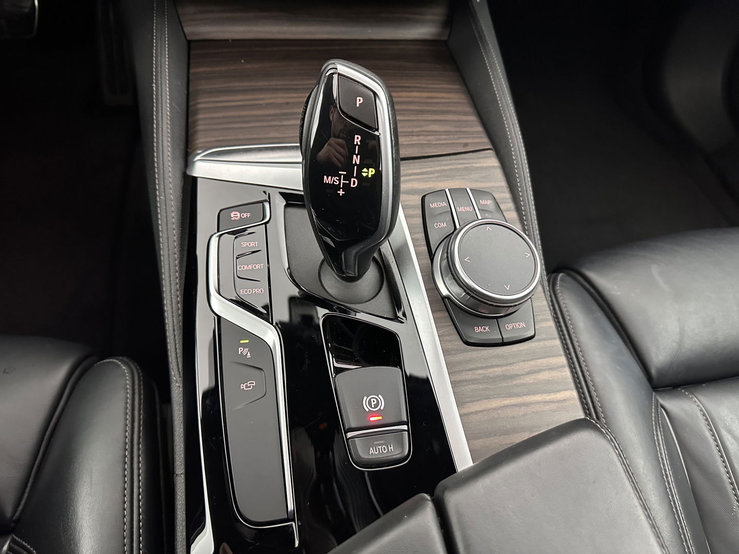 BMW 5 Serie Touring 540i xDrive M-Sportpack High Executive Aut. *PANO | LEATHER | FULL-LED | ADAPTIVE-CRUISE | DIGI-COCKPIT | MEMORY-PACK | BLINDSPOT | TOPVIEW | HARMAN/KARDON | KEYLESS | DIGI-COCKPIT | HEATED-COMFORTSEATS | AMBIENTLIGHT | HEAD-UP |