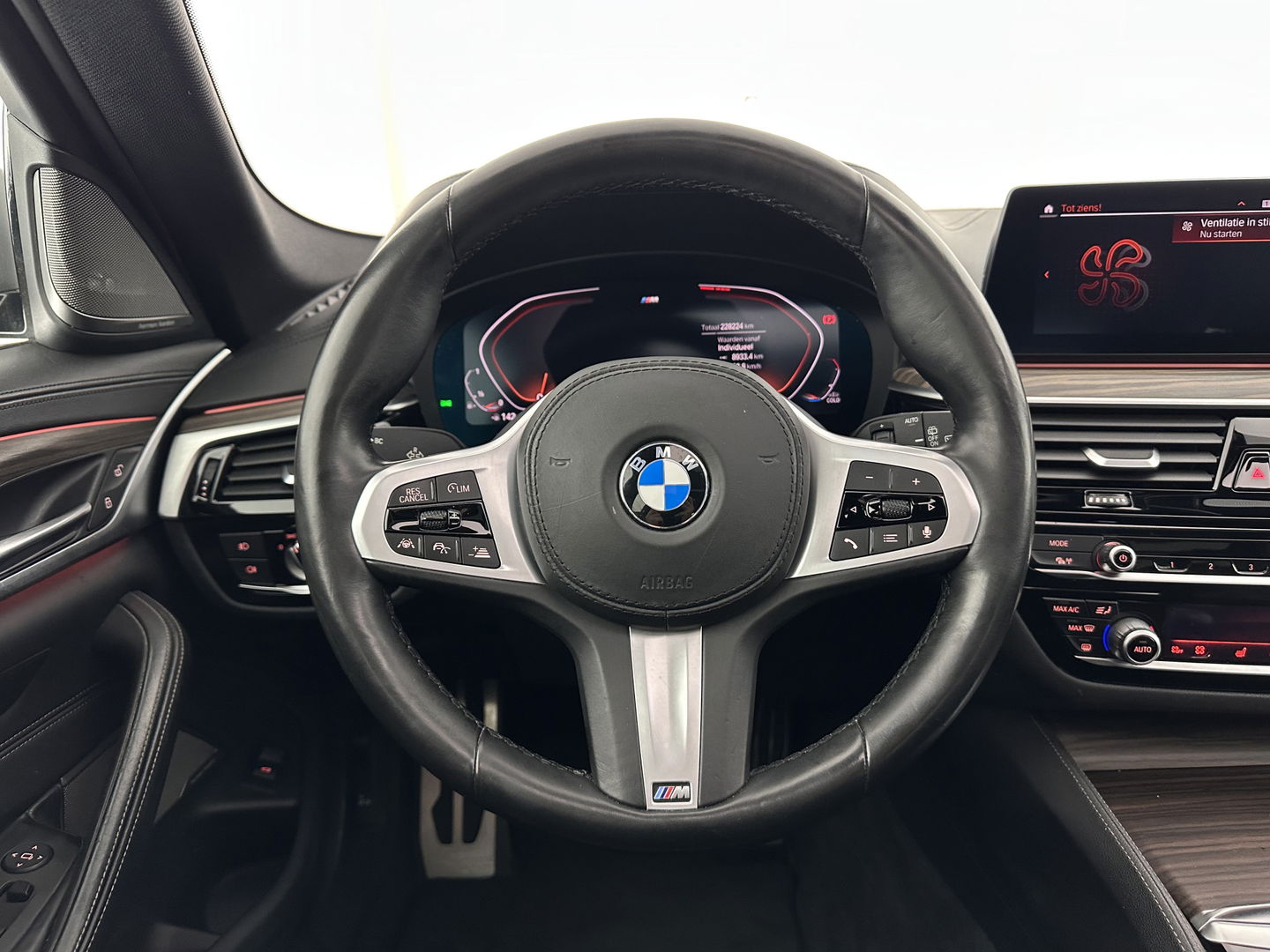 BMW 5 Serie Touring 540i xDrive M-Sportpack High Executive Aut. *PANO | LEATHER | FULL-LED | ADAPTIVE-CRUISE | DIGI-COCKPIT | MEMORY-PACK | BLINDSPOT | TOPVIEW | HARMAN/KARDON | KEYLESS | DIGI-COCKPIT | HEATED-COMFORTSEATS | AMBIENTLIGHT | HEAD-UP |