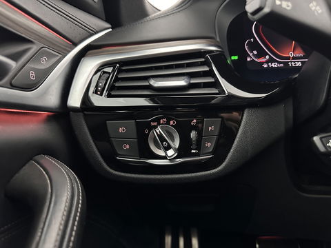 BMW 5 Serie Touring 540i xDrive M-Sportpack High Executive Aut. *PANO | LEATHER | FULL-LED | ADAPTIVE-CRUISE | DIGI-COCKPIT | MEMORY-PACK | BLINDSPOT | TOPVIEW | HARMAN/KARDON | KEYLESS | DIGI-COCKPIT | HEATED-COMFORTSEATS | AMBIENTLIGHT | HEAD-UP |