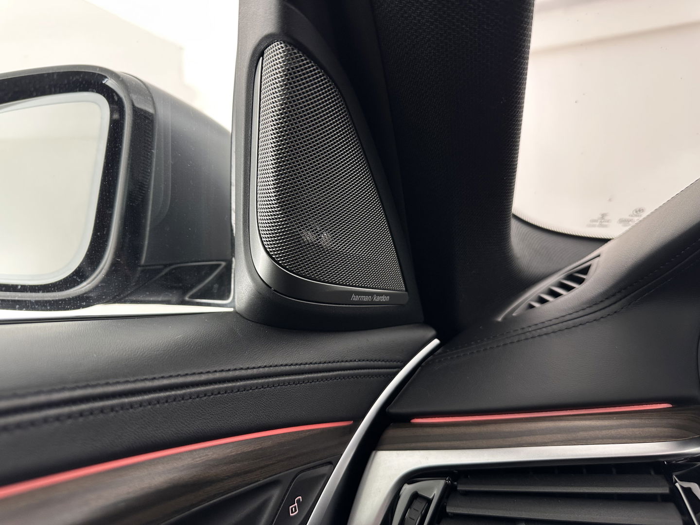 BMW 5 Serie Touring 540i xDrive M-Sportpack High Executive Aut. *PANO | LEATHER | FULL-LED | ADAPTIVE-CRUISE | DIGI-COCKPIT | MEMORY-PACK | BLINDSPOT | TOPVIEW | HARMAN/KARDON | KEYLESS | DIGI-COCKPIT | HEATED-COMFORTSEATS | AMBIENTLIGHT | HEAD-UP |