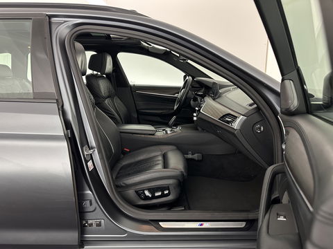 BMW 5 Serie Touring 540i xDrive M-Sportpack High Executive Aut. *PANO | LEATHER | FULL-LED | ADAPTIVE-CRUISE | DIGI-COCKPIT | MEMORY-PACK | BLINDSPOT | TOPVIEW | HARMAN/KARDON | KEYLESS | DIGI-COCKPIT | HEATED-COMFORTSEATS | AMBIENTLIGHT | HEAD-UP |