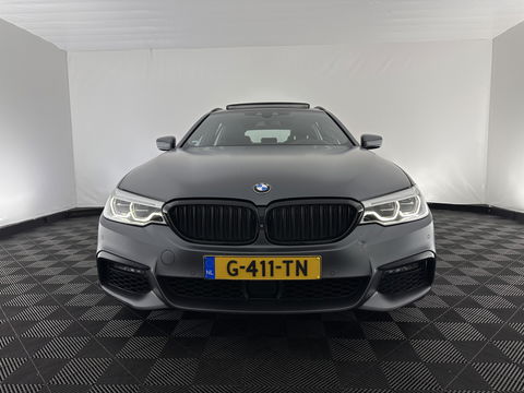 BMW 5 Serie Touring 540i xDrive M-Sportpack High Executive Aut. *PANO | LEATHER | FULL-LED | ADAPTIVE-CRUISE | DIGI-COCKPIT | MEMORY-PACK | BLINDSPOT | TOPVIEW | HARMAN/KARDON | KEYLESS | DIGI-COCKPIT | HEATED-COMFORTSEATS | AMBIENTLIGHT | HEAD-UP |