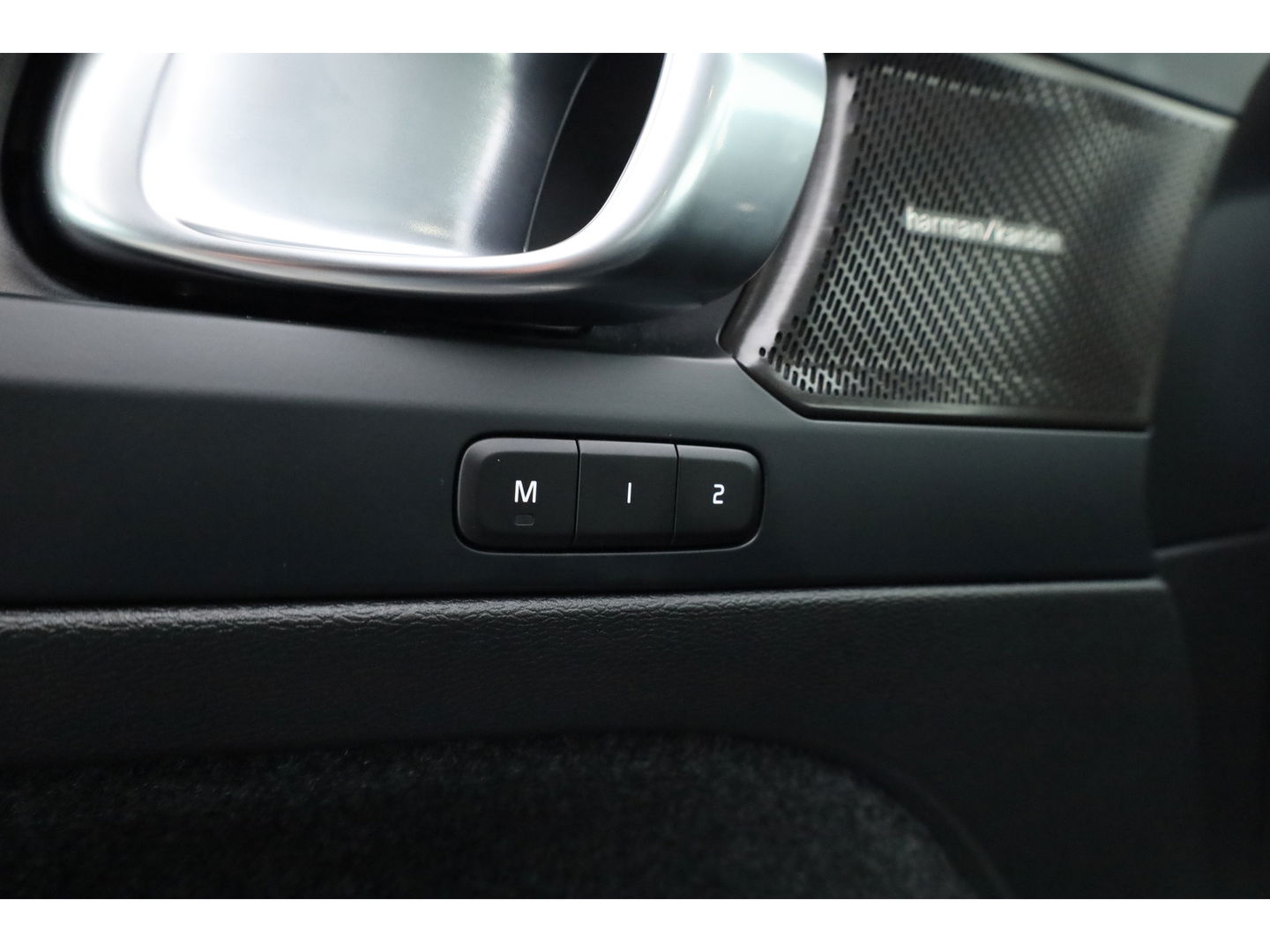 Volvo XC40 1.5 T5 Plug-in hybrid Ultimate Dark | Pano | Pilot Assist | Memory | 360cam | Stoel- Stuurverw. | Apple CarPlay | 19''