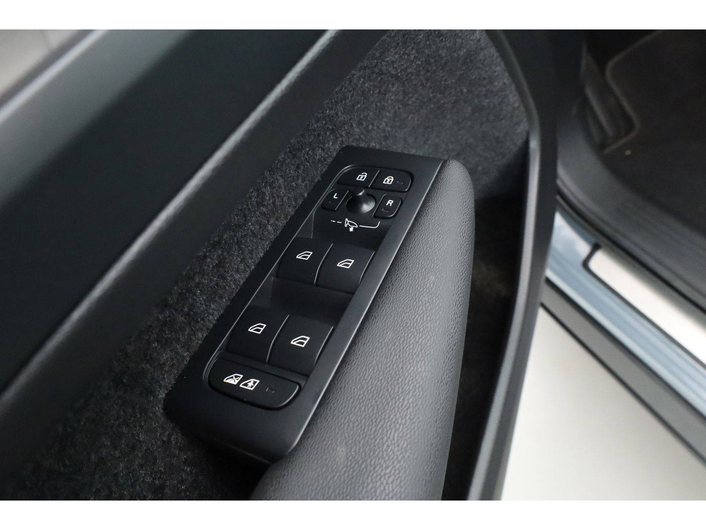 Volvo XC40 1.5 T5 Plug-in hybrid Ultimate Dark | Pano | Pilot Assist | Memory | 360cam | Stoel- Stuurverw. | Apple CarPlay | 19''