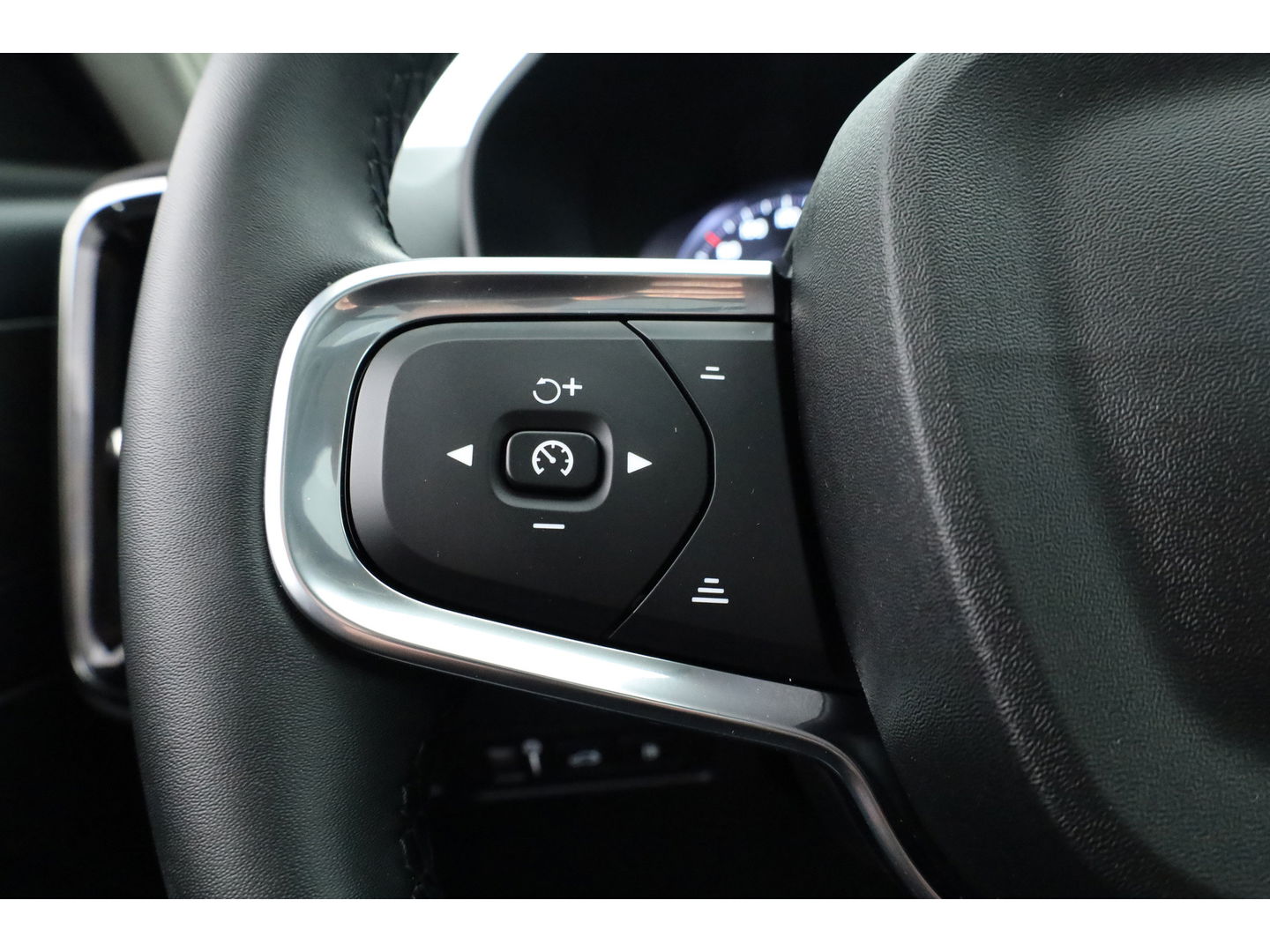 Volvo XC40 1.5 T5 Plug-in hybrid Ultimate Dark | Pano | Pilot Assist | Memory | 360cam | Stoel- Stuurverw. | Apple CarPlay | 19''