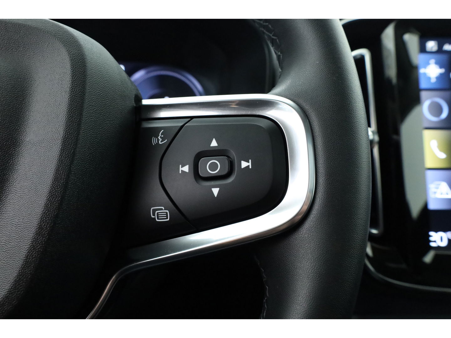 Volvo XC40 1.5 T5 Plug-in hybrid Ultimate Dark | Pano | Pilot Assist | Memory | 360cam | Stoel- Stuurverw. | Apple CarPlay | 19''