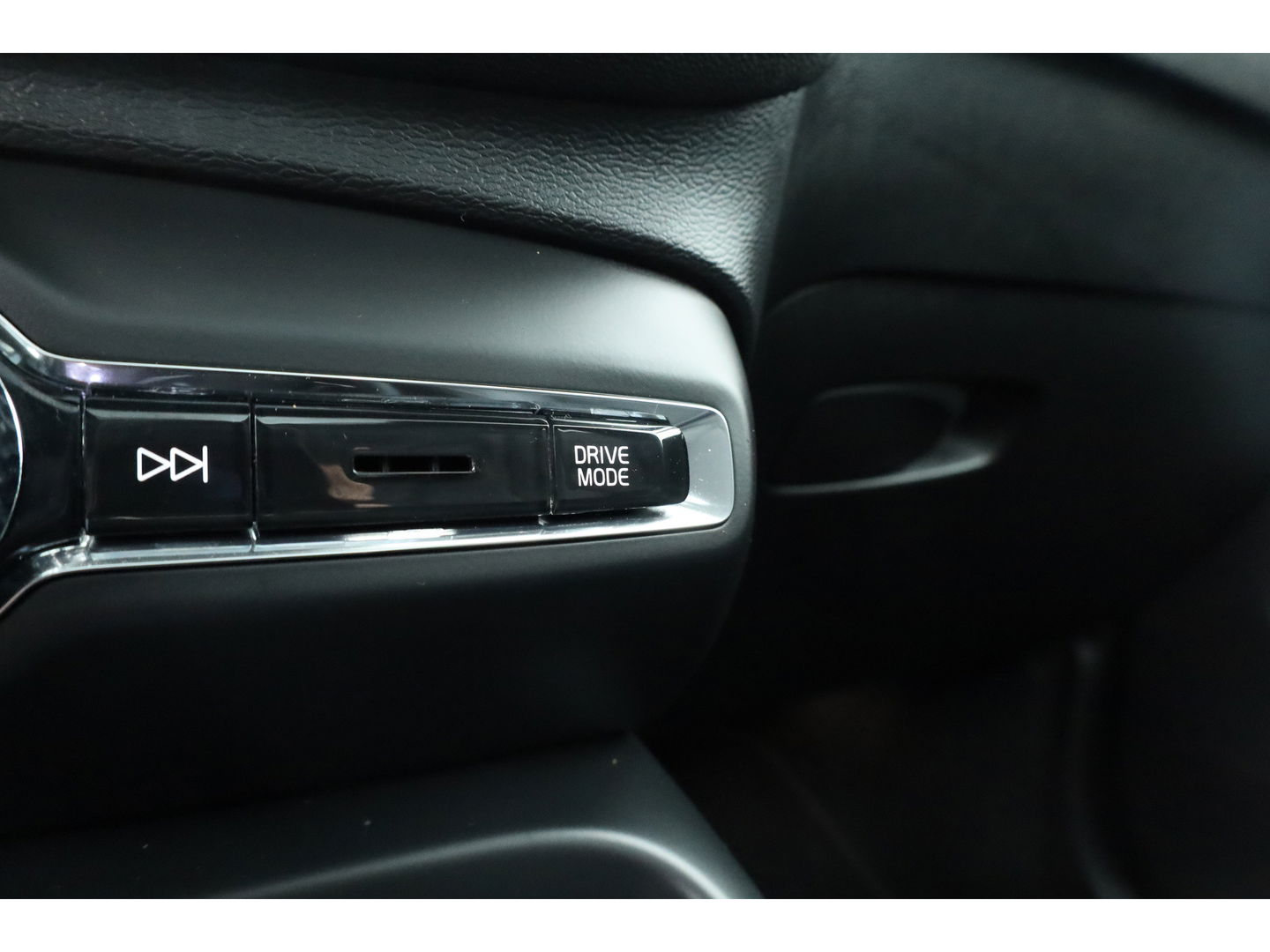 Volvo XC40 1.5 T5 Plug-in hybrid Ultimate Dark | Pano | Pilot Assist | Memory | 360cam | Stoel- Stuurverw. | Apple CarPlay | 19''