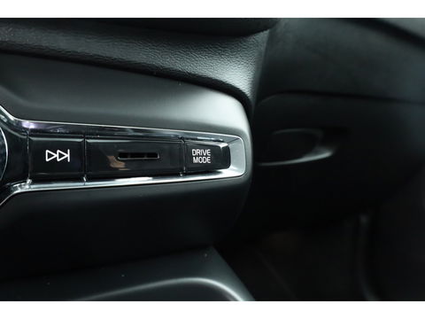 Volvo XC40 1.5 T5 Plug-in hybrid Ultimate Dark | Pano | Pilot Assist | Memory | 360cam | Stoel- Stuurverw. | Apple CarPlay | 19''