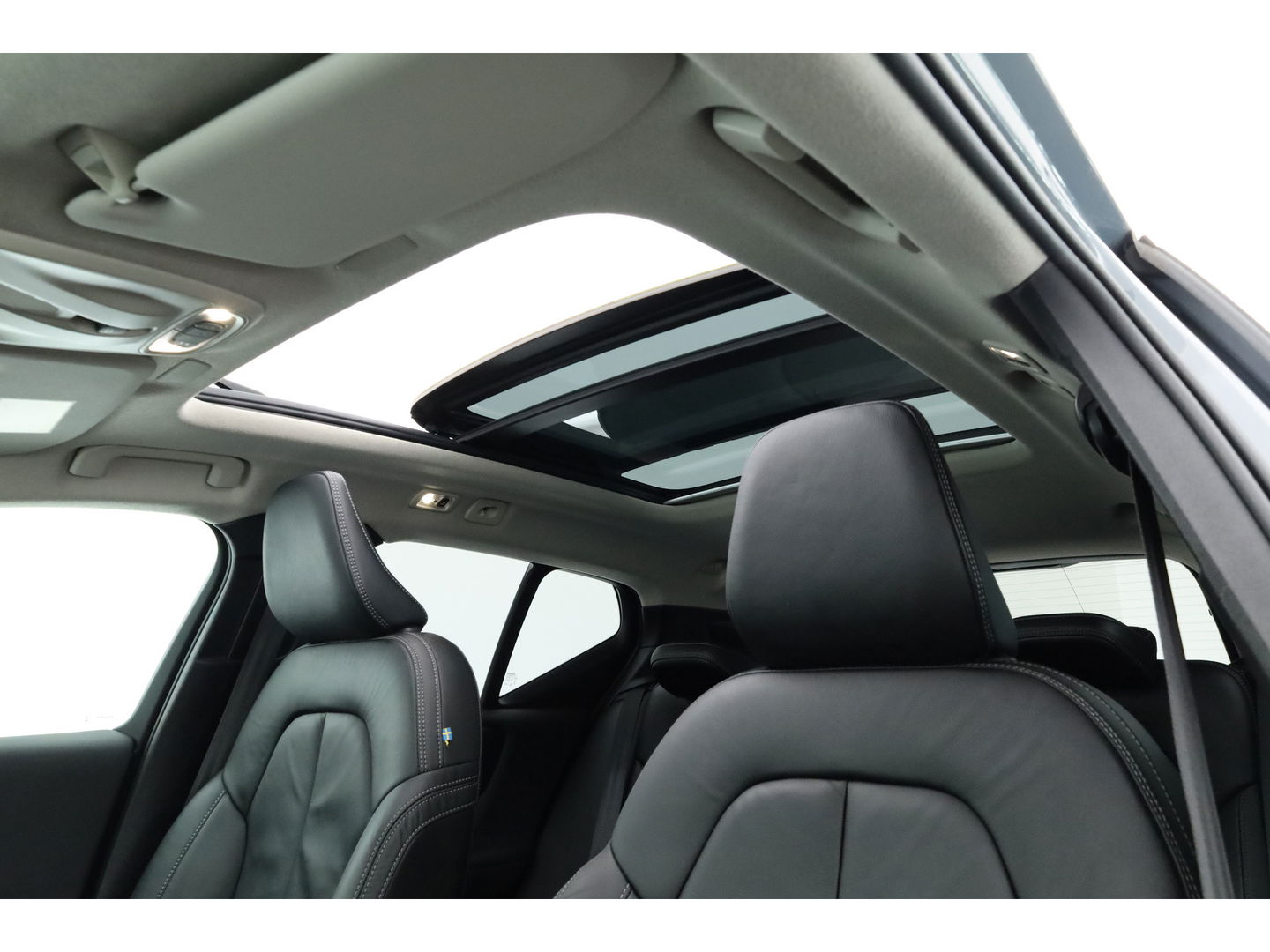 Volvo XC40 1.5 T5 Plug-in hybrid Ultimate Dark | Pano | Pilot Assist | Memory | 360cam | Stoel- Stuurverw. | Apple CarPlay | 19''