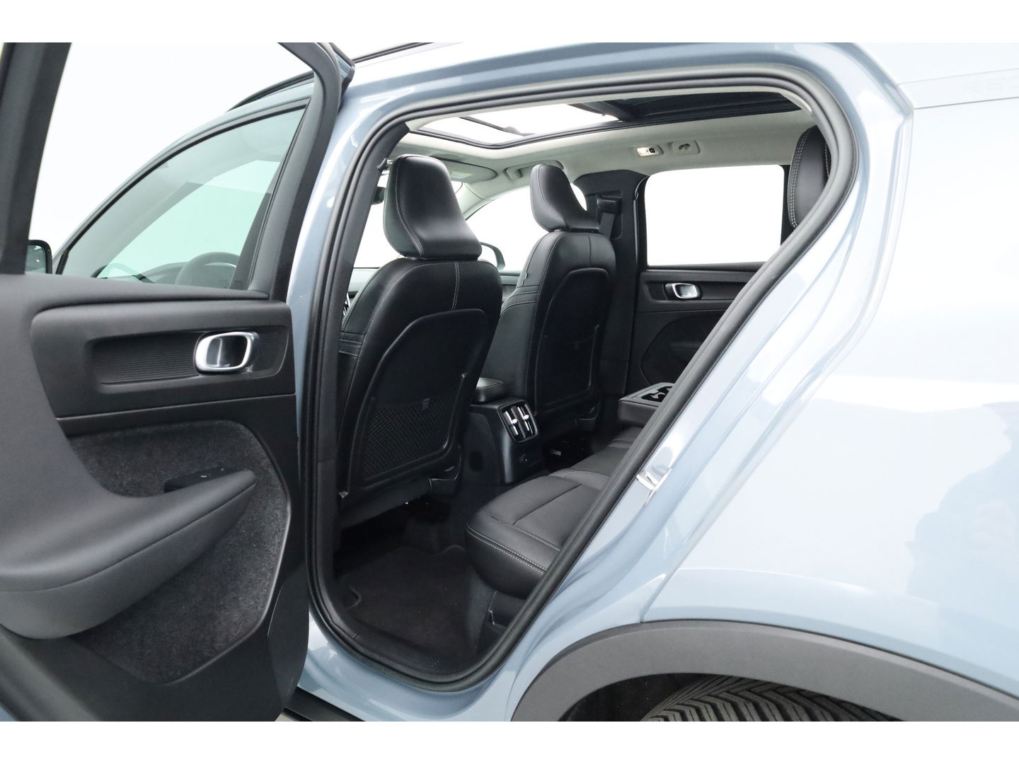 Volvo XC40 1.5 T5 Plug-in hybrid Ultimate Dark | Pano | Pilot Assist | Memory | 360cam | Stoel- Stuurverw. | Apple CarPlay | 19''