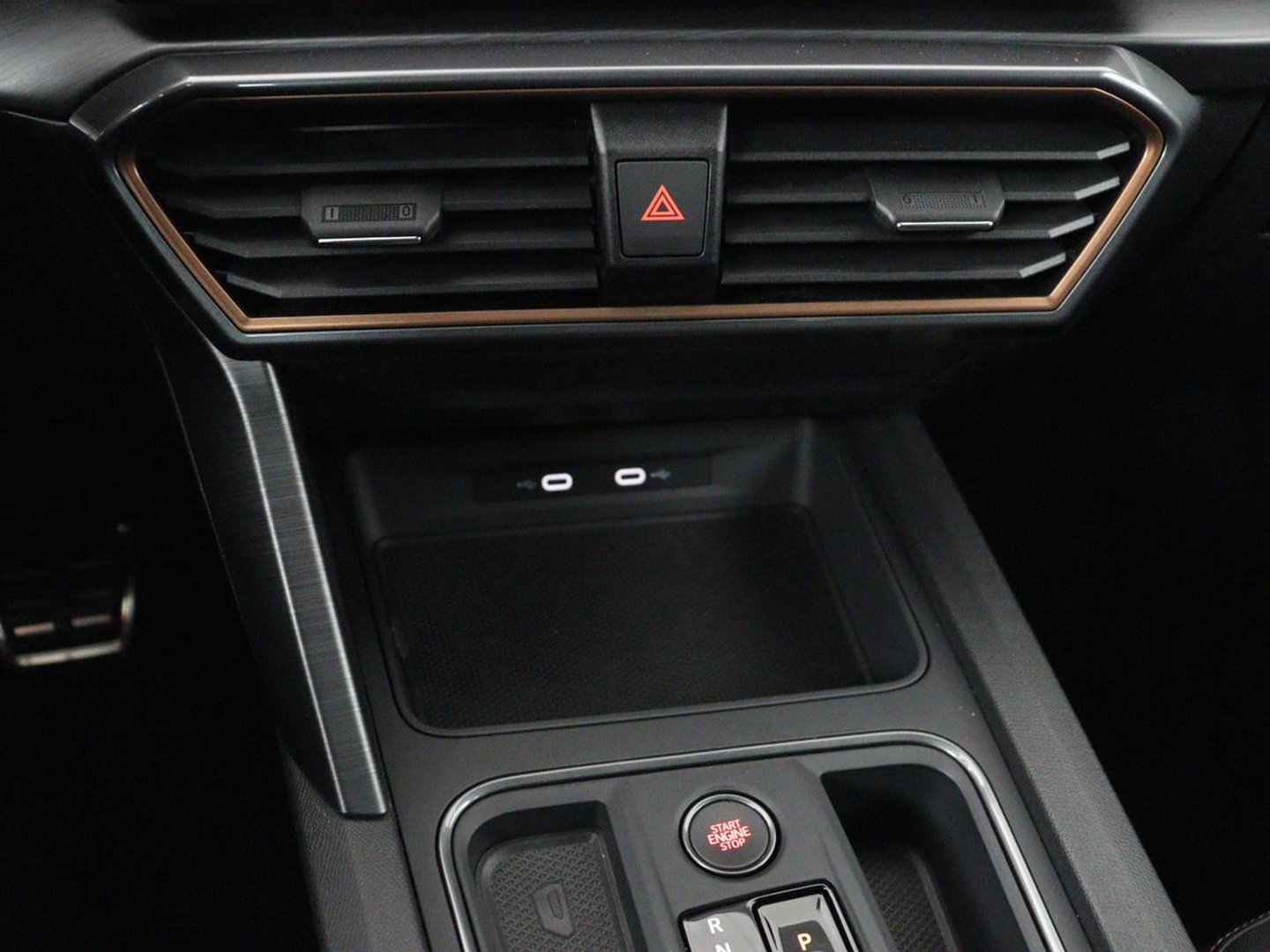 CUPRA Leon 1.4 e-Hybrid VZ Business | SOH 94% | 245pk | Trekhaak | Stuurverwarming |  Carplay | Adaptive cruise | Sfeerverlichting | Navigatie | Parkeerhulp | Keyless | PHEV | Plug In