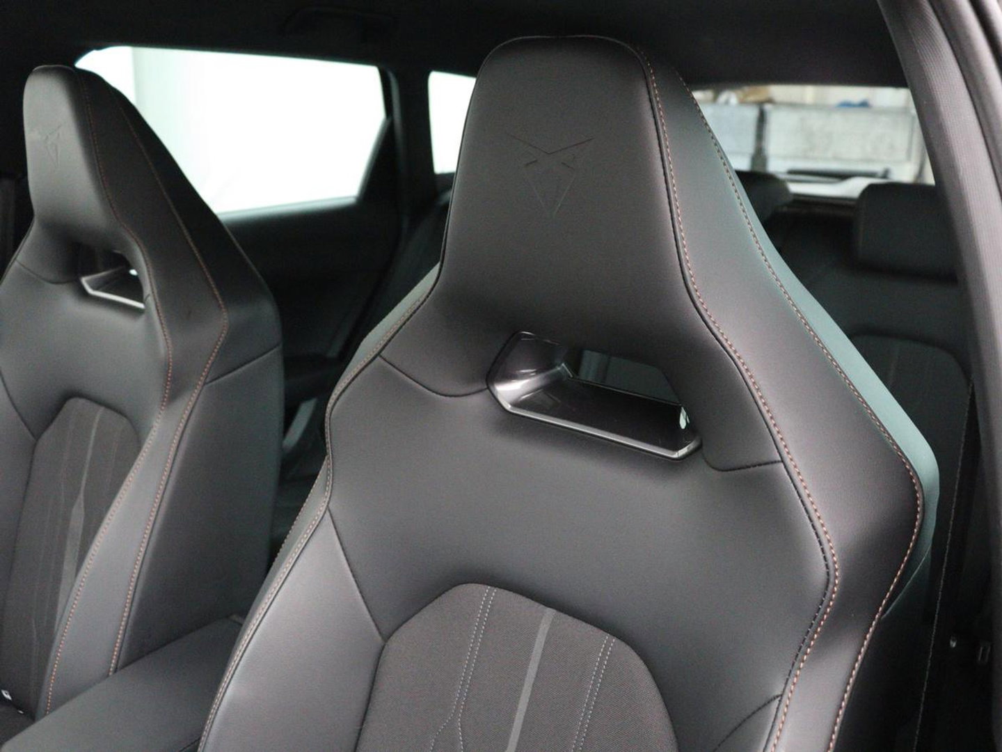 CUPRA Leon 1.4 e-Hybrid VZ Business | SOH 94% | 245pk | Trekhaak | Stuurverwarming |  Carplay | Adaptive cruise | Sfeerverlichting | Navigatie | Parkeerhulp | Keyless | PHEV | Plug In