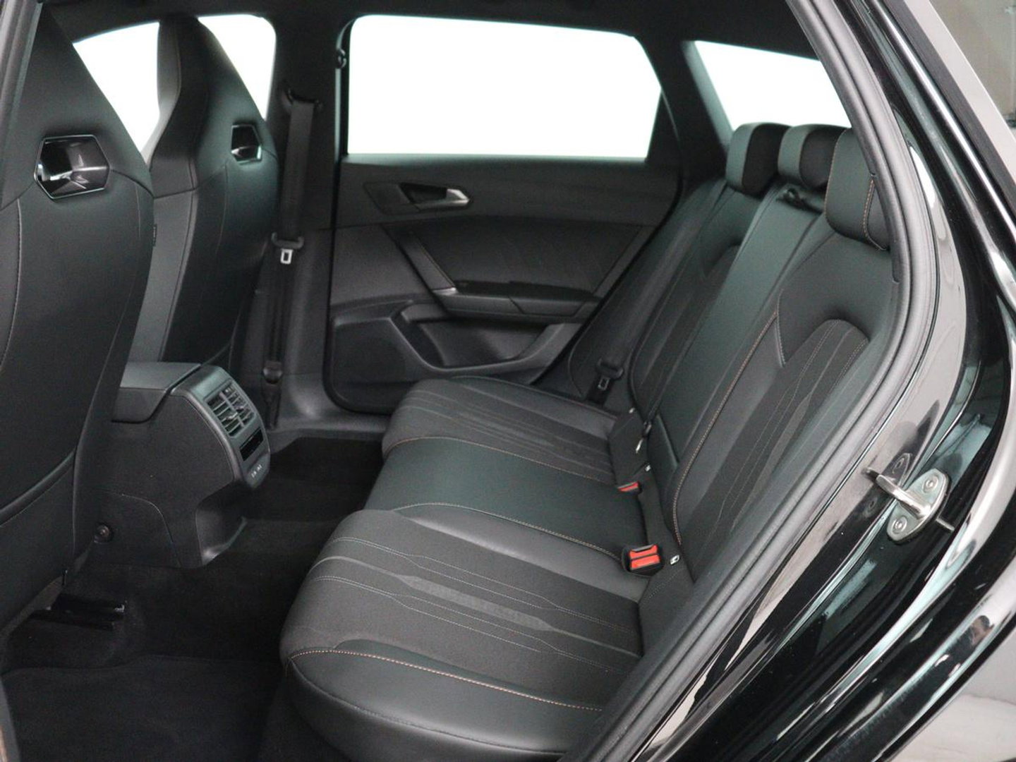 CUPRA Leon 1.4 e-Hybrid VZ Business | SOH 94% | 245pk | Trekhaak | Stuurverwarming |  Carplay | Adaptive cruise | Sfeerverlichting | Navigatie | Parkeerhulp | Keyless | PHEV | Plug In